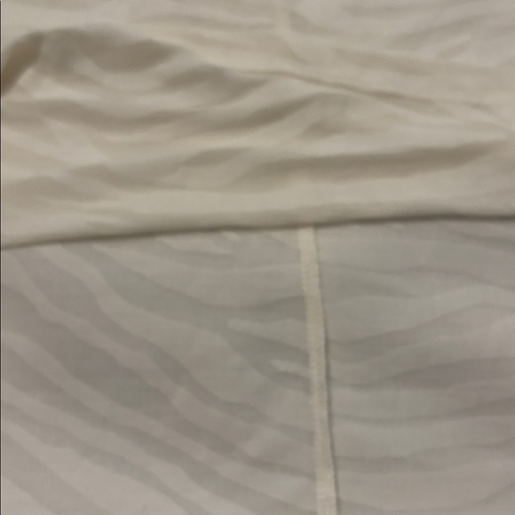 Varley Zebra Jersey Knit Almo Tee Vanilla White SZ M cap sleeve active wear NWT - Picture 11 of 12